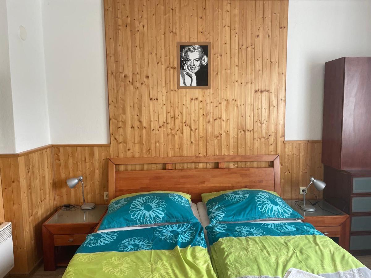 Hotel Penzion Fontána Náměšť nad Oslavou Exterior foto
